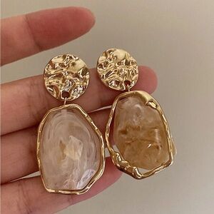 BRAND NEW🤍 Vintage Style Textured Gold Marble Statement Earrings